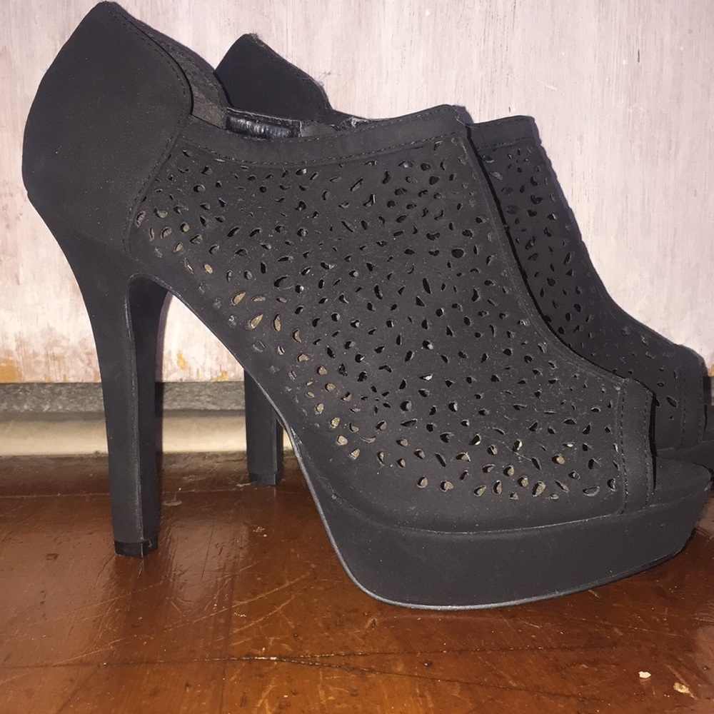 Black 4” platform bootie heels